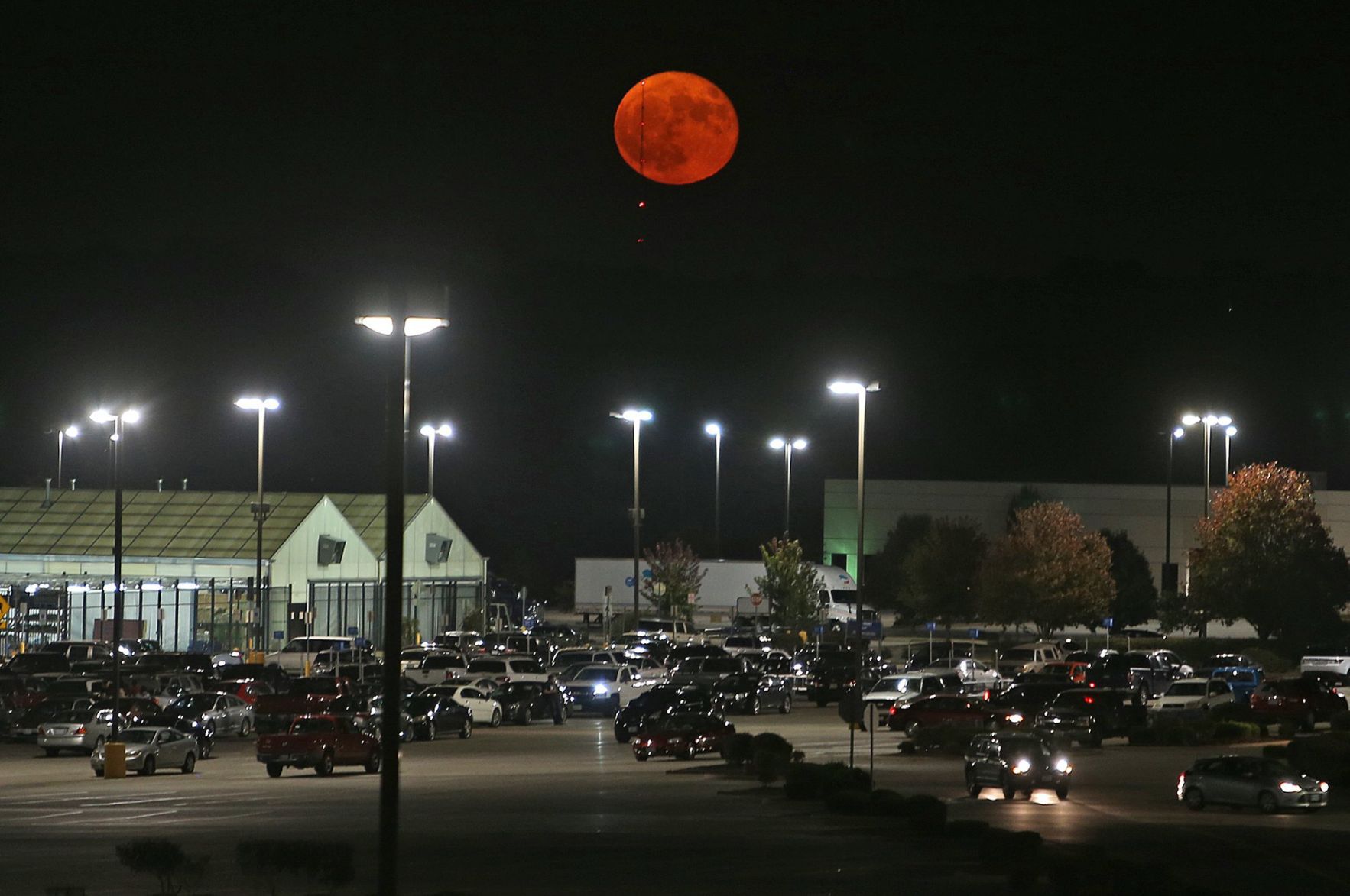 A Blood Red Super Full Moon rises in Fenton